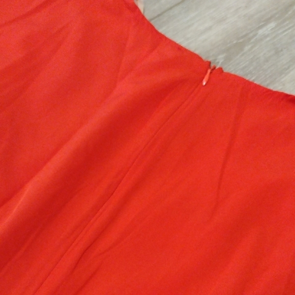 Chic Red Romper with Flared Sleeves - Picture 9 of 13